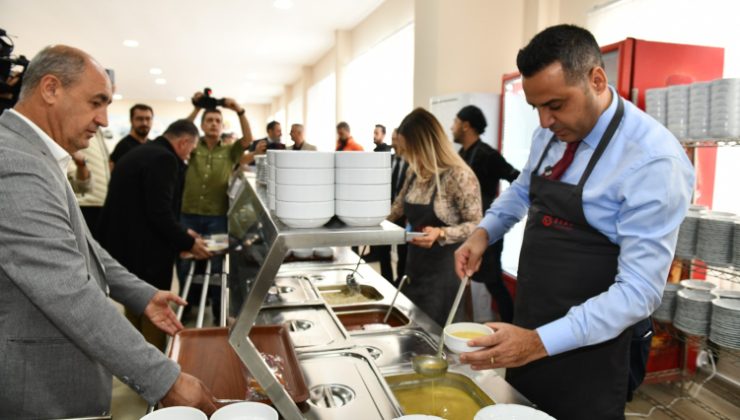 İzmir Çiğli'de 'askıda yemek' başladı