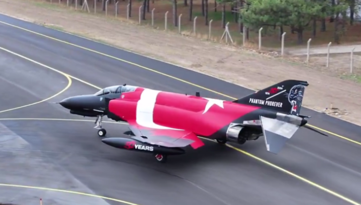 F4-E Phantom savaş uçağı 50. yıla özel havalandı