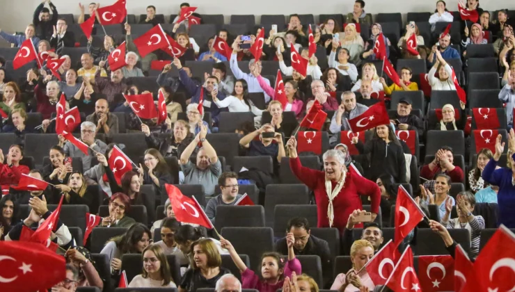 İzmir Karabağlar'da 'Atatürk' sergi, söyleşi ve konserle anıldı