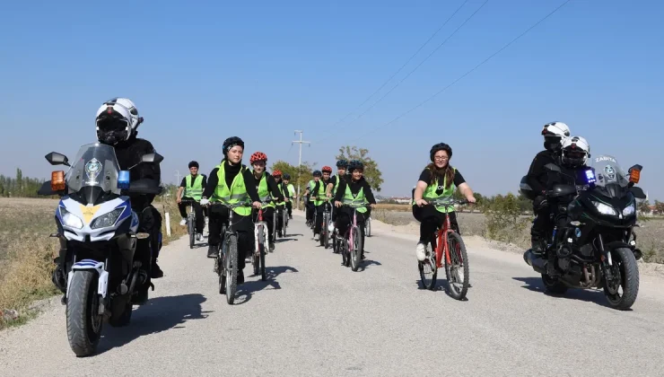 Konya’da liseliler doğa ve kültüre pedal çevirdi