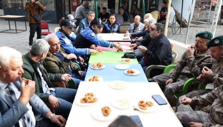 Şehit Polis Memuru Hasan AKORAL ‘ın Şehadetinin sene-i devriyesi sebebiyle Manisa İl Emniyet Müdürlüğünce lokma hayrı düzenlendi