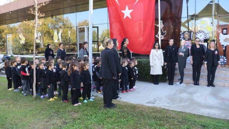 Manisa'da minikler Ata'sını özlemle andı