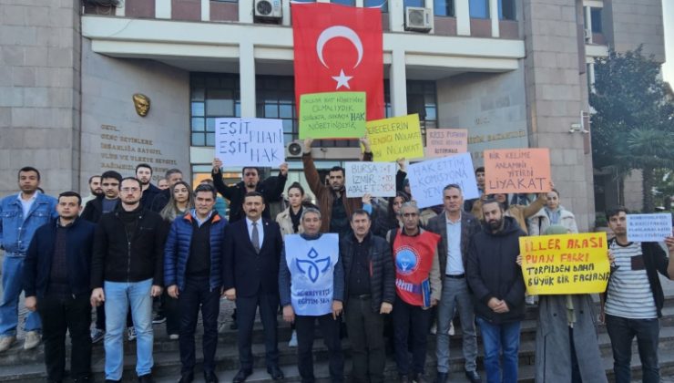 Bursa'da mülakat mağduru öğretmenlerden Milli Eğitim önünde eylem