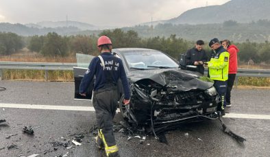 Manisa'da yağış ve sis kazaları beraberinde getirdi! Sürücüler uyarıldı!